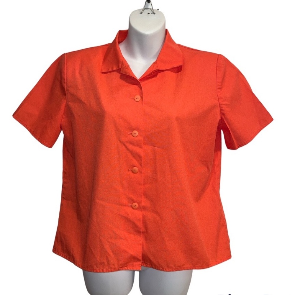 Laura Michelle Button down shirt in orange.  size medium. Short sleeves